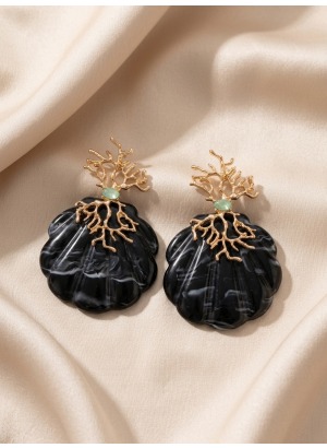 Black Coral – Siyah Deniz Kabuğu ve Gold Mercan Detaylı Küpe