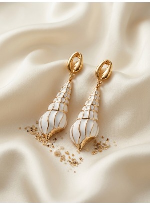 Golden Ocean – Deniz Kabuğu Detaylı Sallantılı Küpe