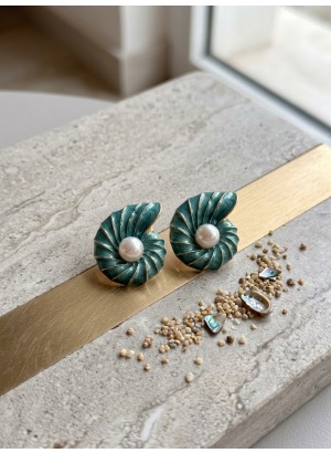 Ocean Pearl – İnci Detaylı Turkuaz Deniz Kabuğu Küpe