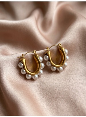 Pearl Elegance – İnci Detaylı Gold U Formlu Halka Küpe