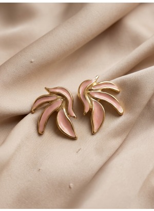 Pink Flora – Pudra Pembe Gold Yaprak Tasarım Küpe